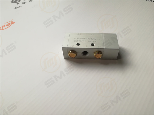 12JS160T-1703052 วาล์ว H เดี่ยวพร้อมขั้วต่อ 12V Sinotruk Howo Truck Parts